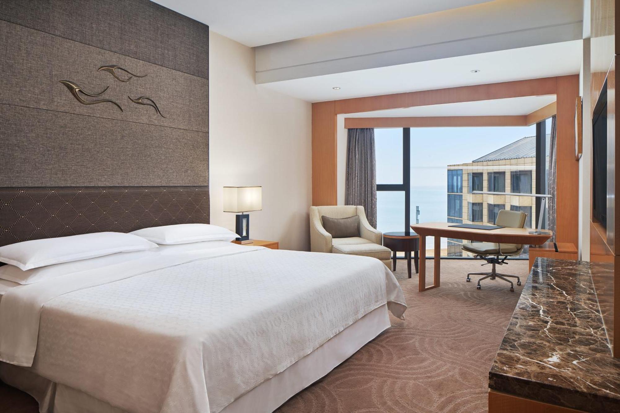 Sheraton Yantai Golden Beach Resort Exterior photo