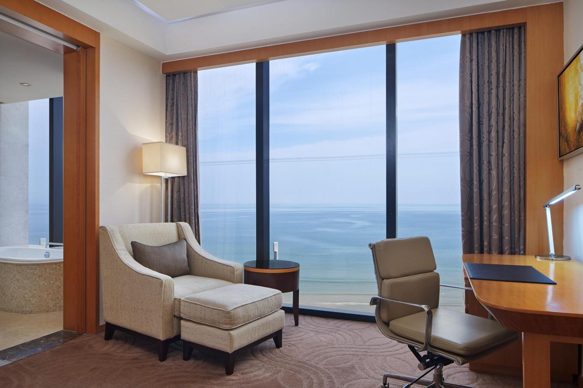 Sheraton Yantai Golden Beach Resort Exterior photo